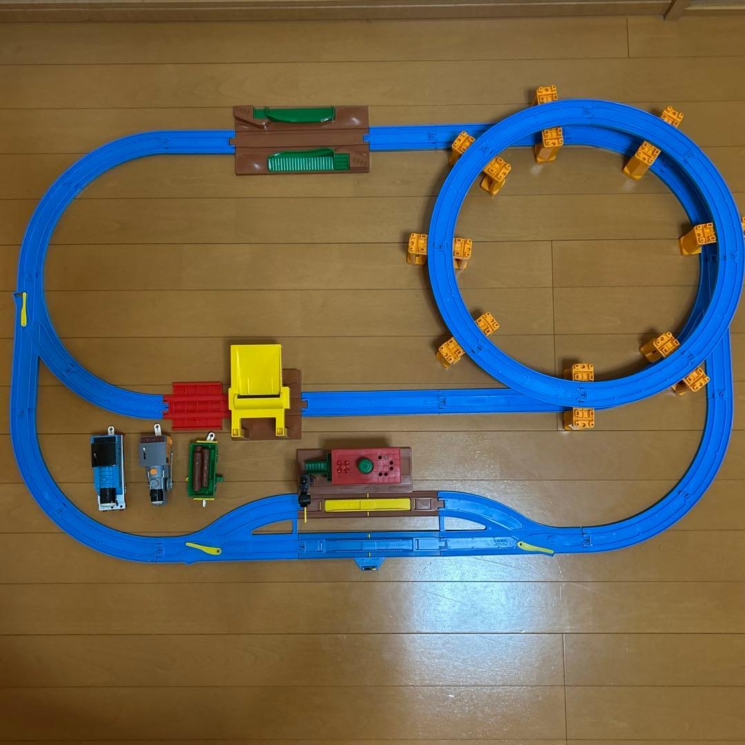 廃盤 プラレール トーマス&バッシュ(ジャンク)の丸太つみおろしセット