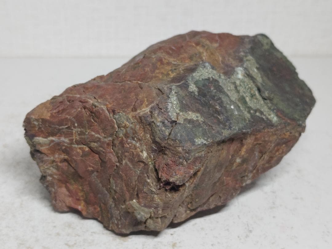 佐渡産 1.8kg 赤玉石 赤石 原石 鑑賞石 自然石 誕生石 鉱物 鉱石 水石