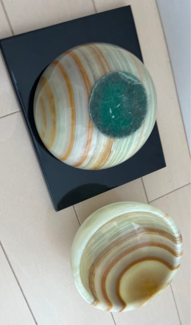 灰皿　置物　オブジェ　天然石？　 水晶？　翡翠ボール？