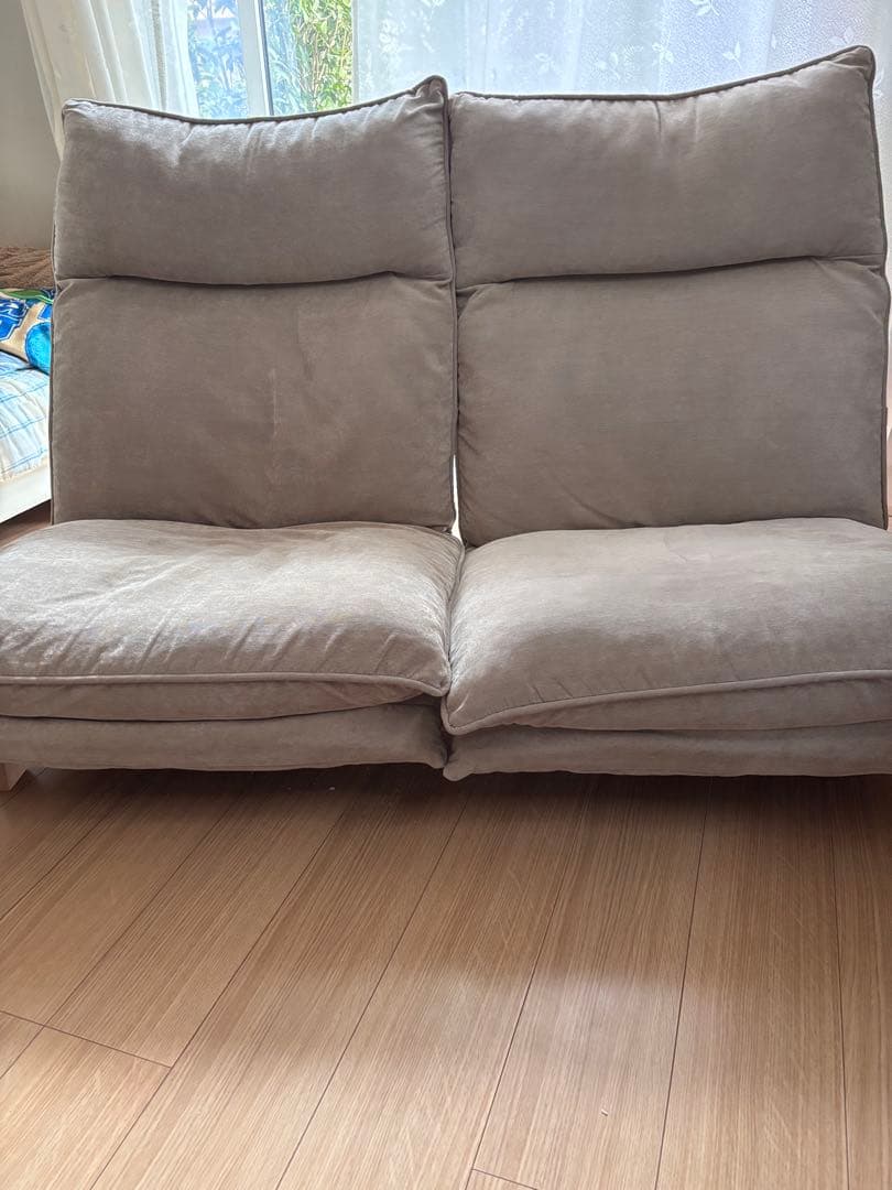 ベージュモダンソファ2人掛け 左右共180℃リクライニング可能　嬉しいハイバック