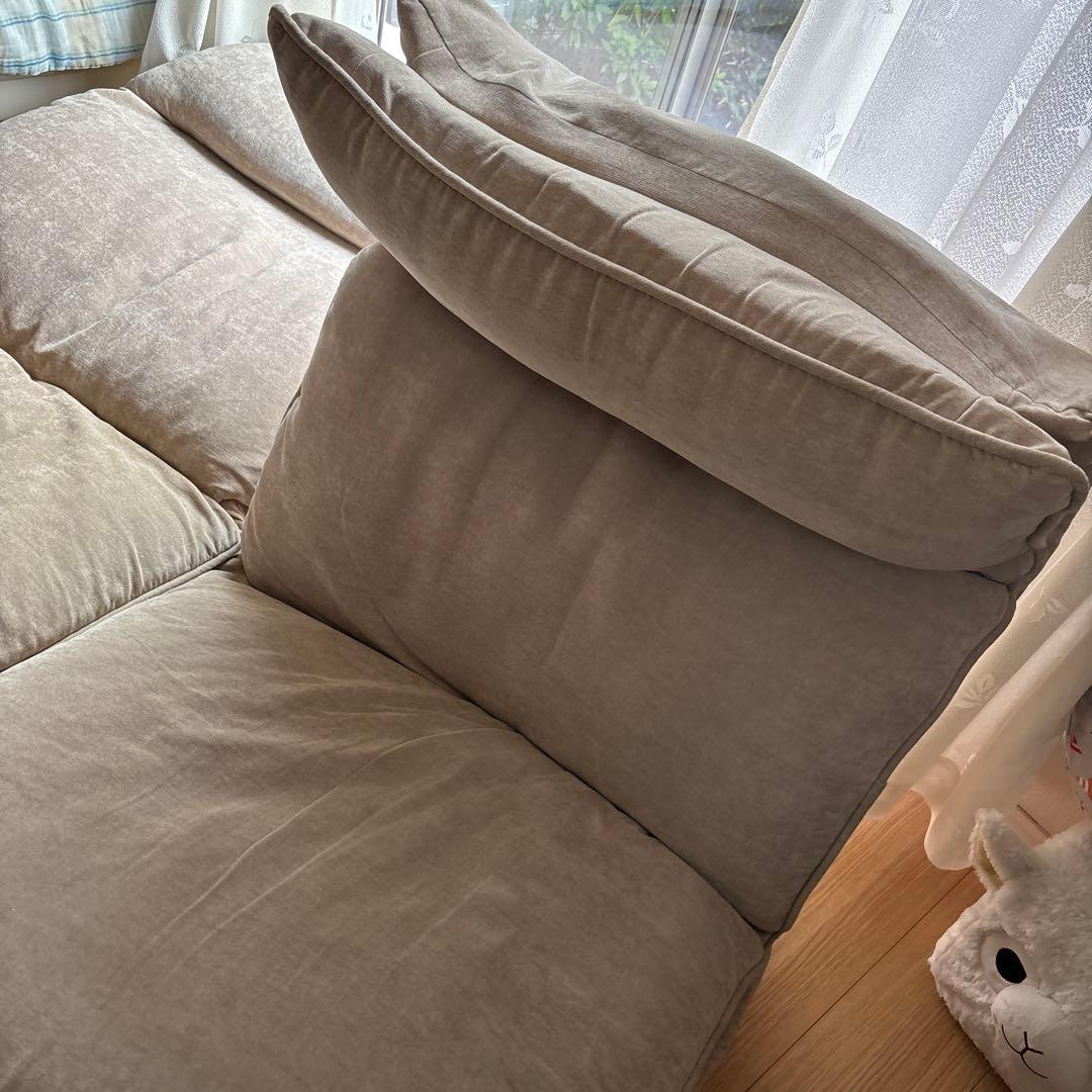 ベージュモダンソファ2人掛け 左右共180℃リクライニング可能　嬉しいハイバック