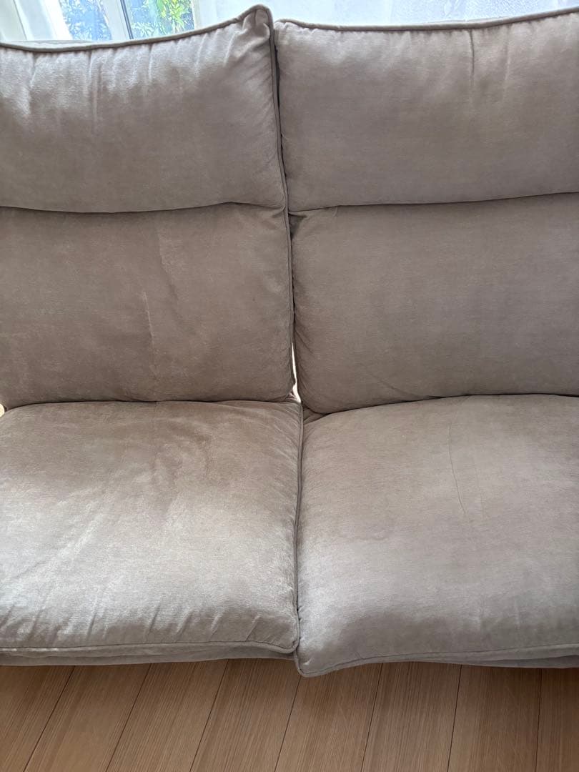 ベージュモダンソファ2人掛け 左右共180℃リクライニング可能　嬉しいハイバック