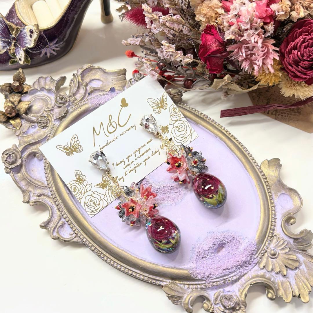 132 ハイクオリティ薔薇一輪レジン　ハンドメイド　ピアスorイヤリング