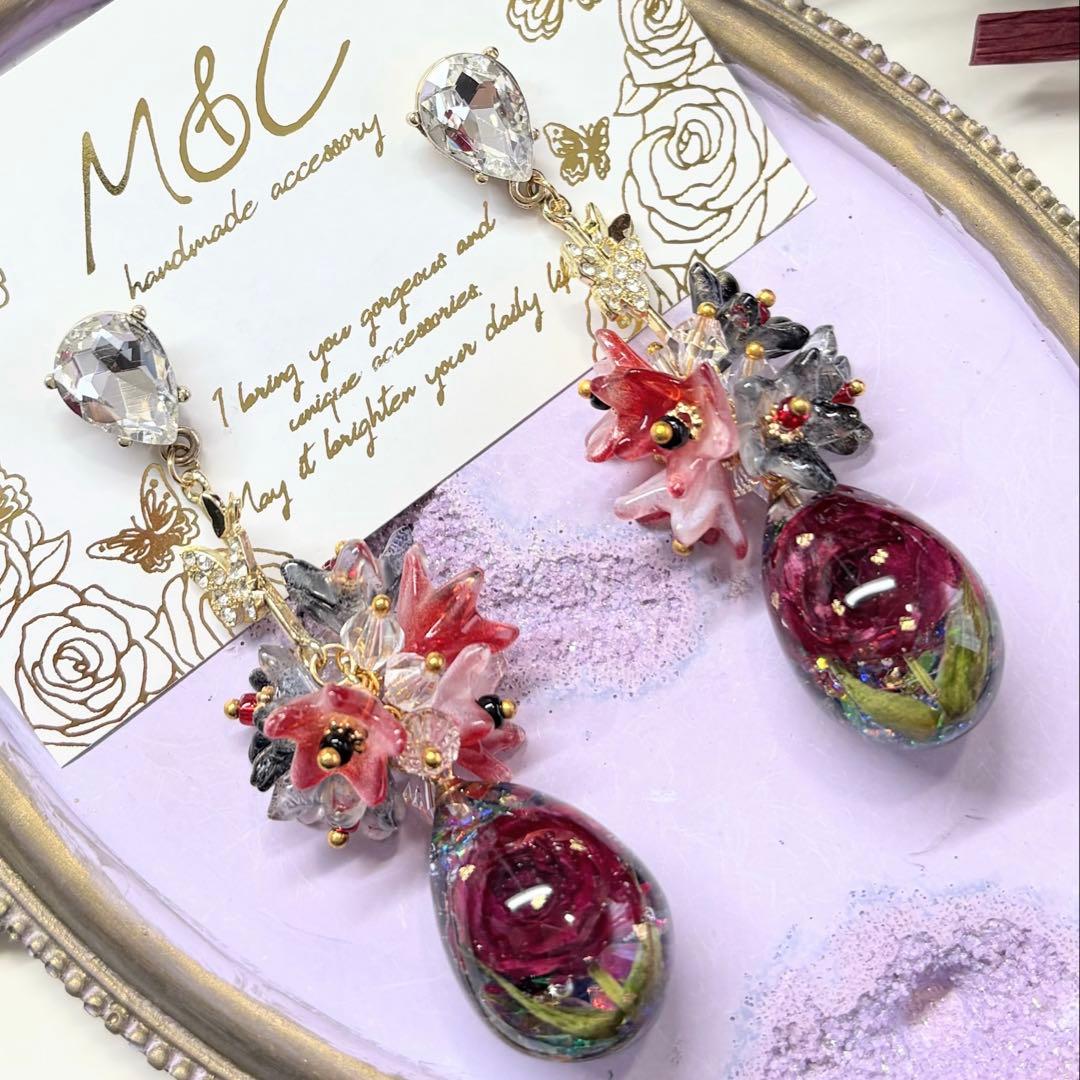 132 ハイクオリティ薔薇一輪レジン　ハンドメイド　ピアスorイヤリング