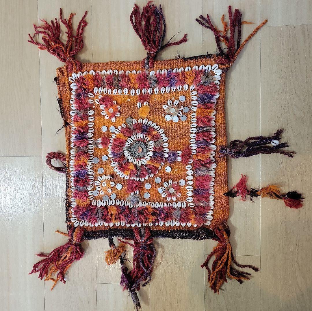 カラッシュ族の70年代のヴィンテージ・バッグ(キリム・手作り・硬貨・・貝殻