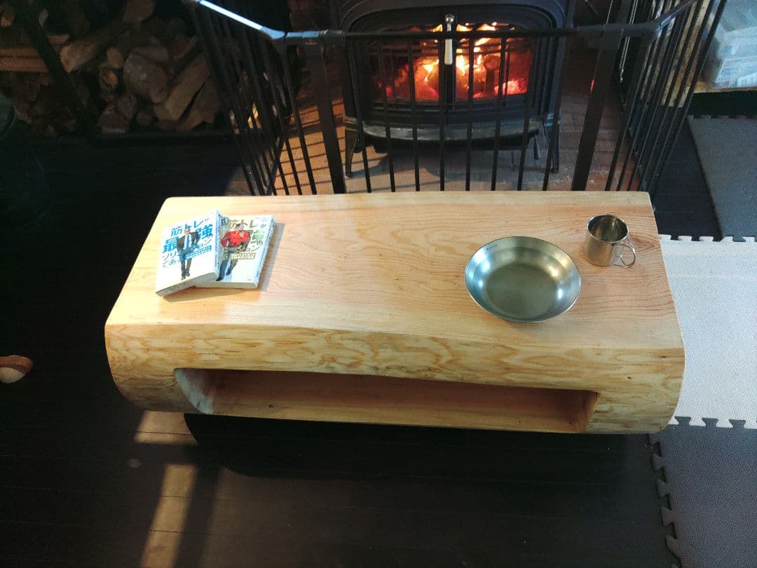 杉丸太のくりぬきテーブル