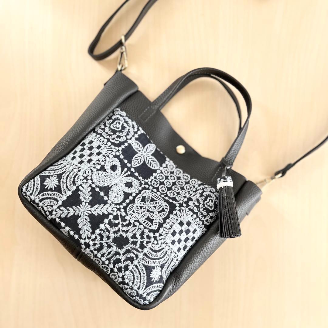 トート型本革ショルダーバッグ forest tile RB601-271 - メルカリ