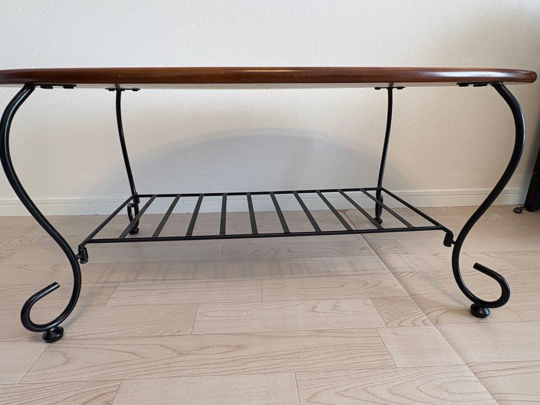 アンティーク調　楕円形のローテーブル