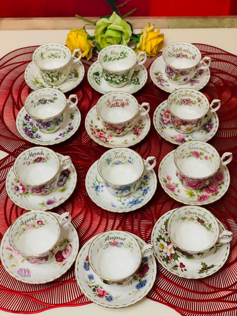   12個のティーカップとソーサーセット