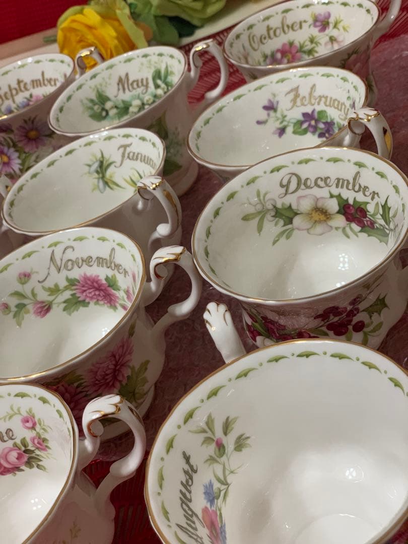   12個のティーカップとソーサーセット