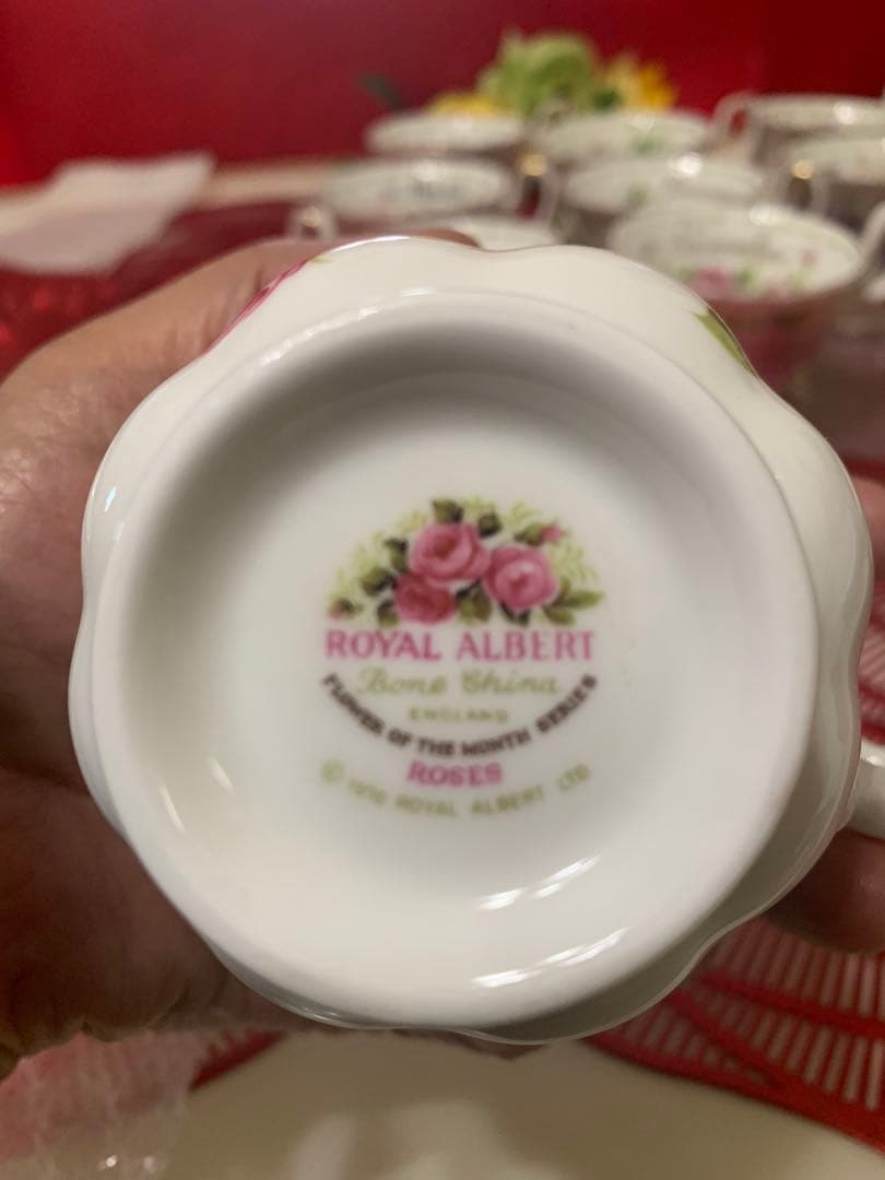   12個のティーカップとソーサーセット