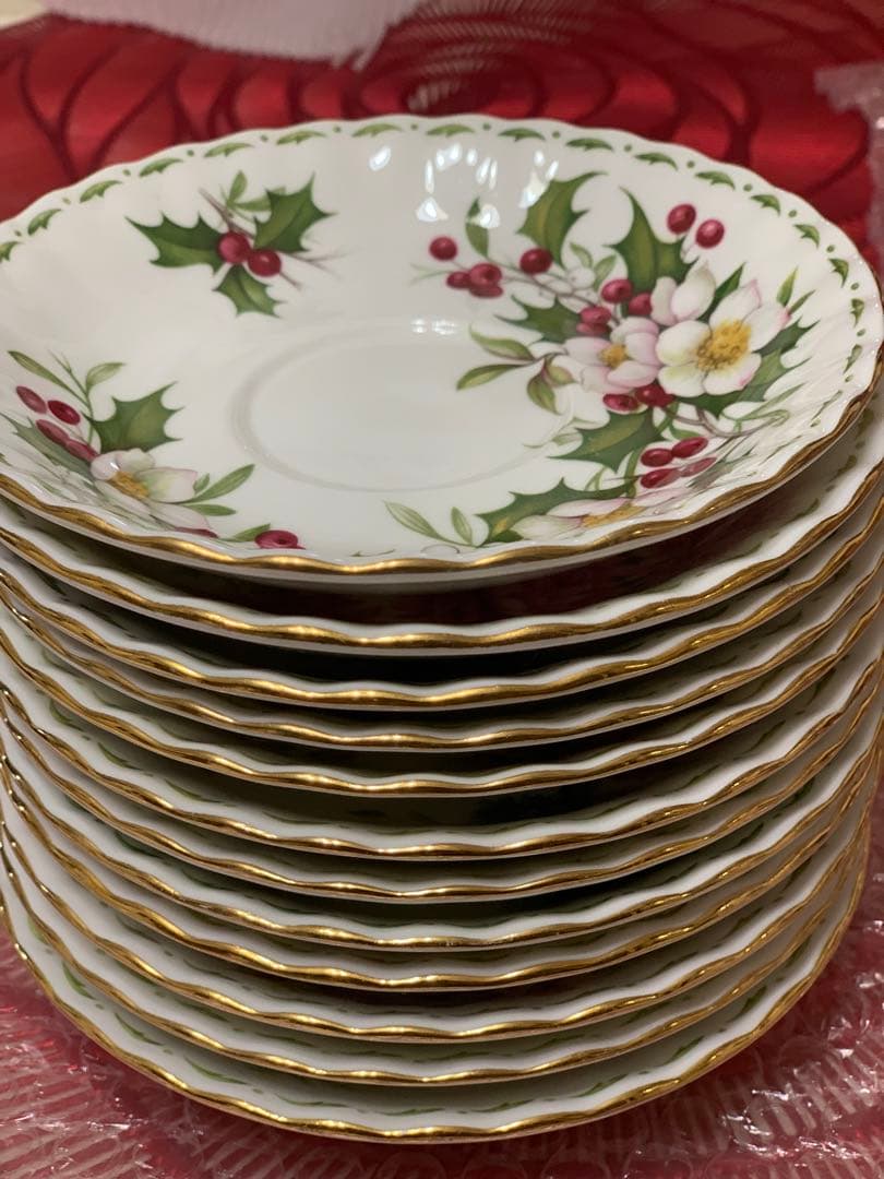   12個のティーカップとソーサーセット