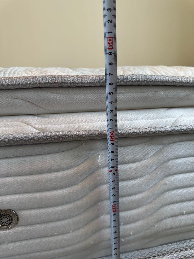 定価573500円　シモンズ　カスタムロイヤルニューフィットセミダブル&フレーム