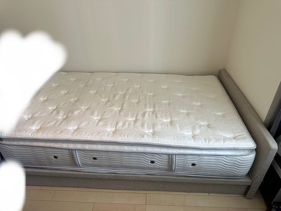 定価573500円　シモンズ　カスタムロイヤルニューフィットセミダブル&フレーム