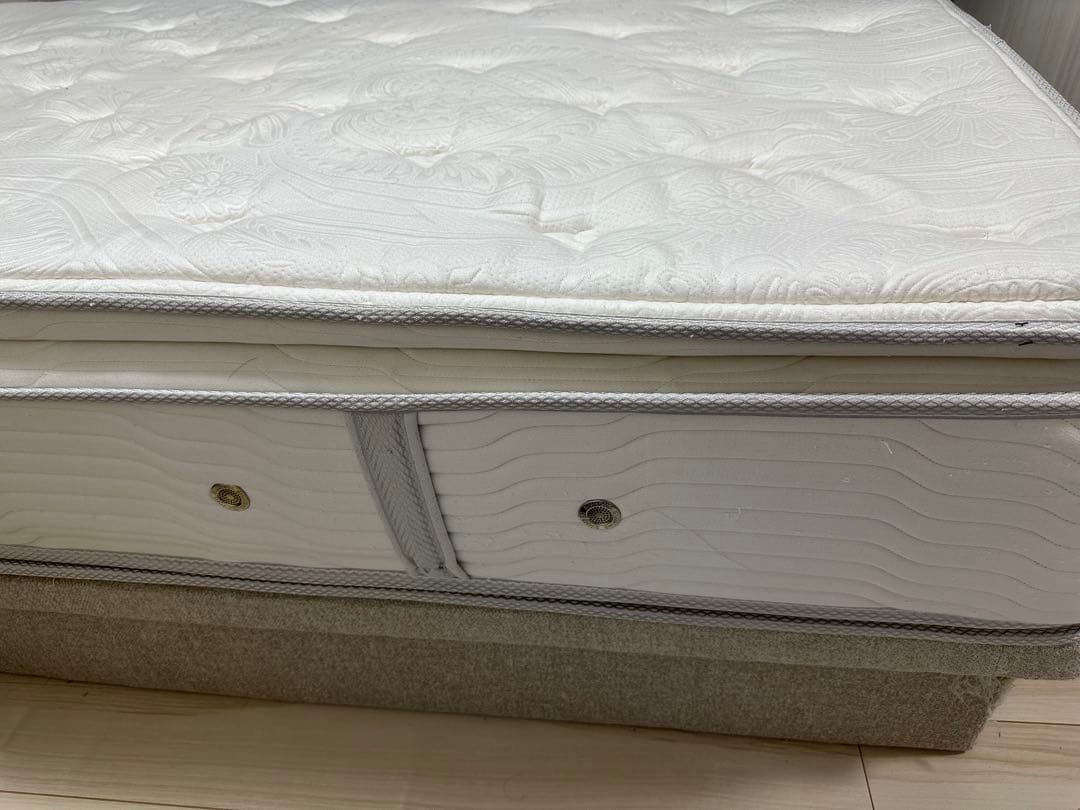 定価573500円　シモンズ　カスタムロイヤルニューフィットセミダブル&フレーム