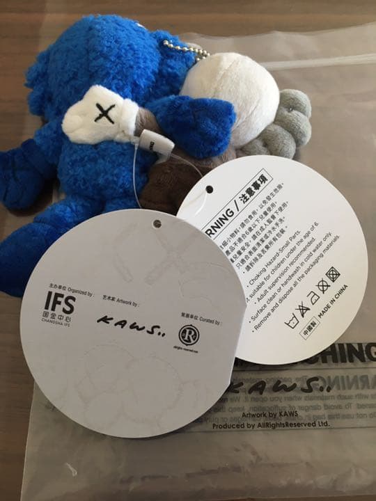 正規品☆kaws セサミ コラボ☆SEEING/WATCHNIG ぬいぐるみ - メルカリ