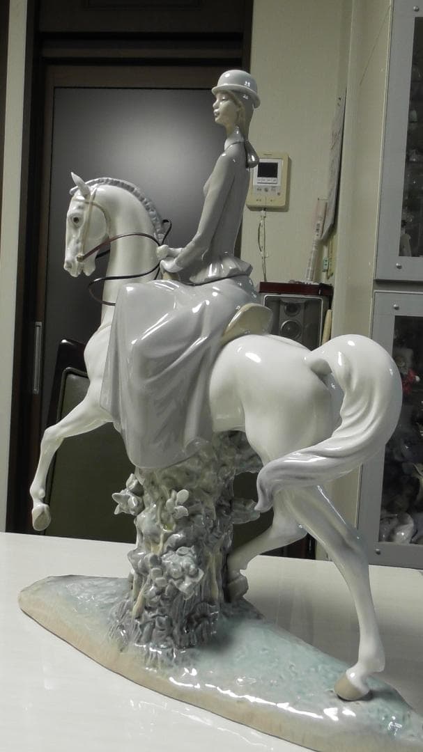 ヨシカネ　LLADRO　リヤドロ　【白い馬の少女】１４　リアドロ　L486