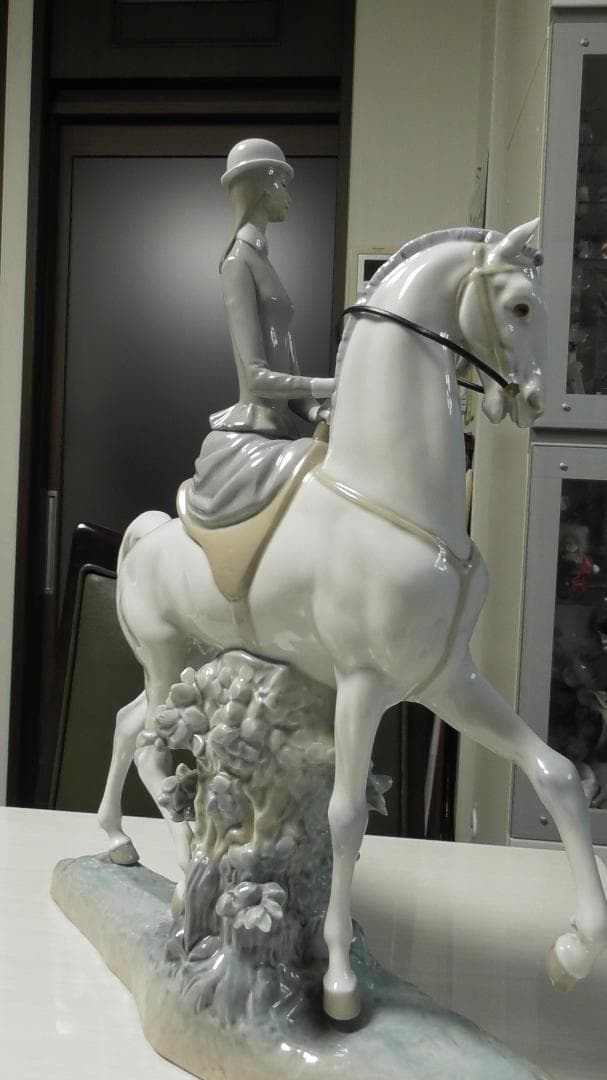 ヨシカネ　LLADRO　リヤドロ　【白い馬の少女】１４　リアドロ　L486