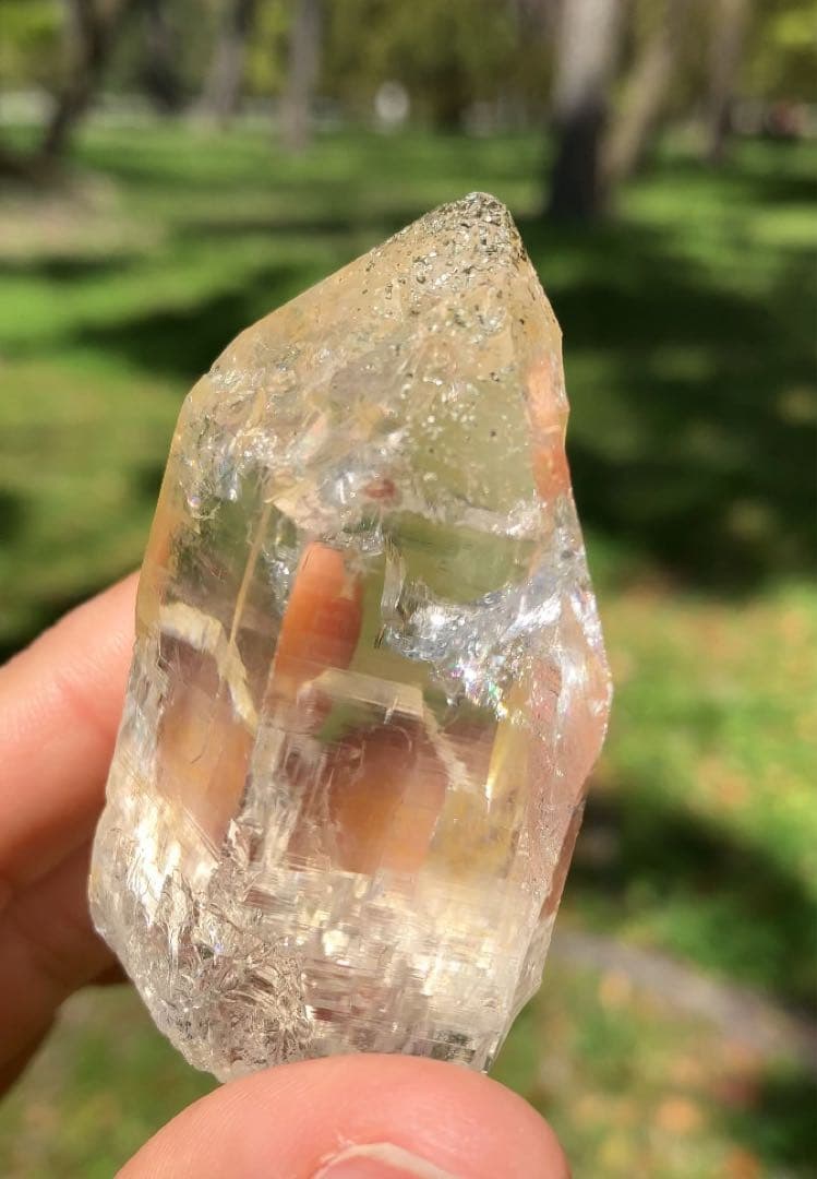 虹たっぷり！　パキスタン産　水晶　スカルドゥ　ハシュピ　ヒマラヤ水晶　原石