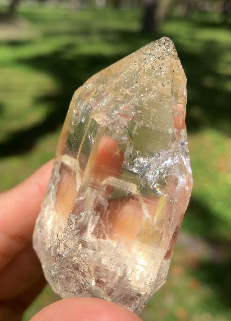 虹たっぷり！　パキスタン産　水晶　スカルドゥ　ハシュピ　ヒマラヤ水晶　原石