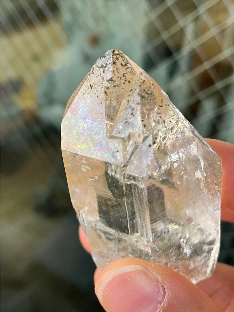 虹たっぷり！　パキスタン産　水晶　スカルドゥ　ハシュピ　ヒマラヤ水晶　原石