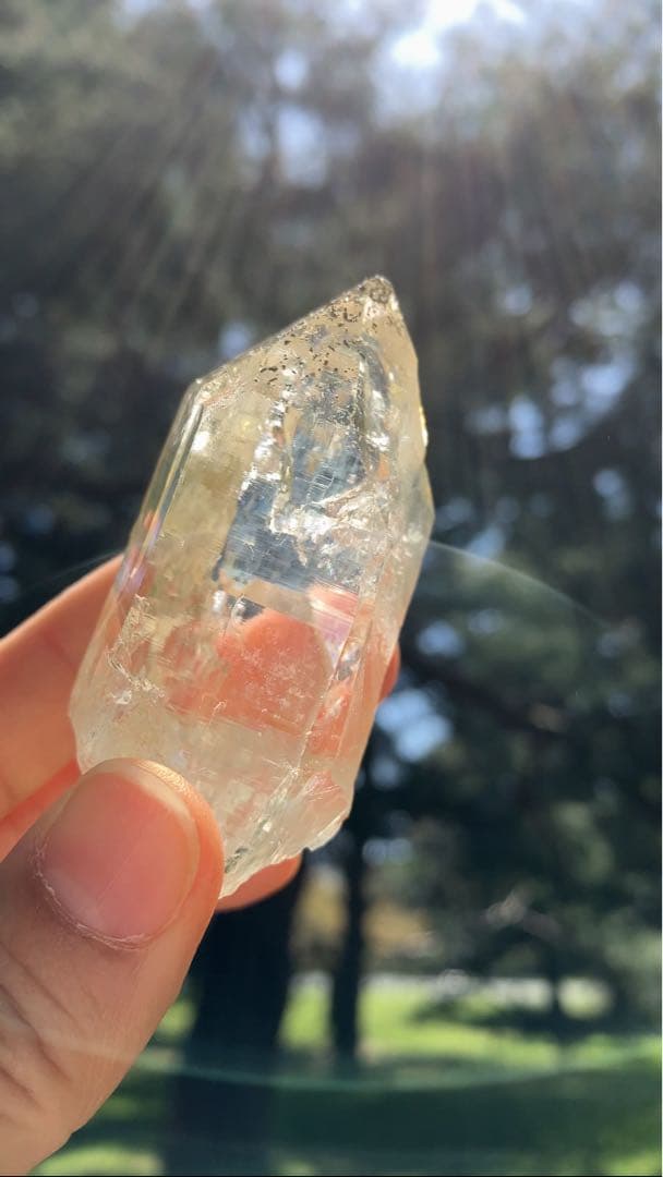 虹たっぷり！　パキスタン産　水晶　スカルドゥ　ハシュピ　ヒマラヤ水晶　原石