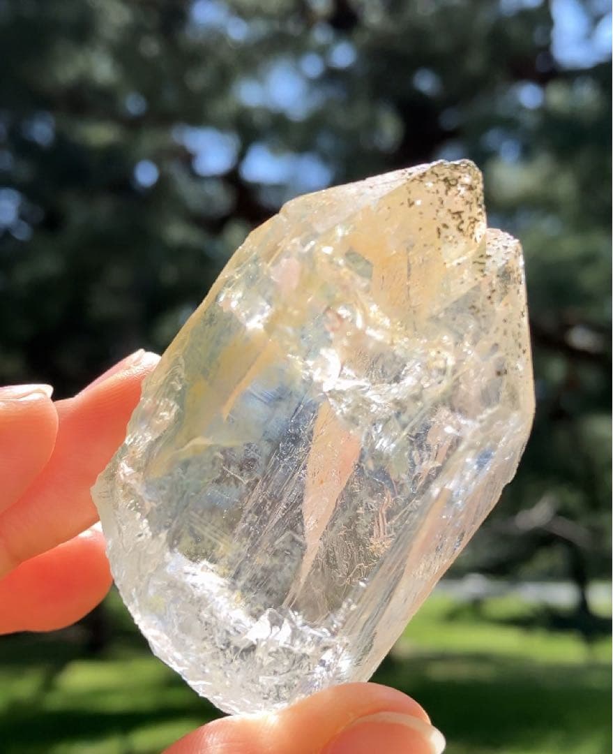 虹たっぷり！　パキスタン産　水晶　スカルドゥ　ハシュピ　ヒマラヤ水晶　原石