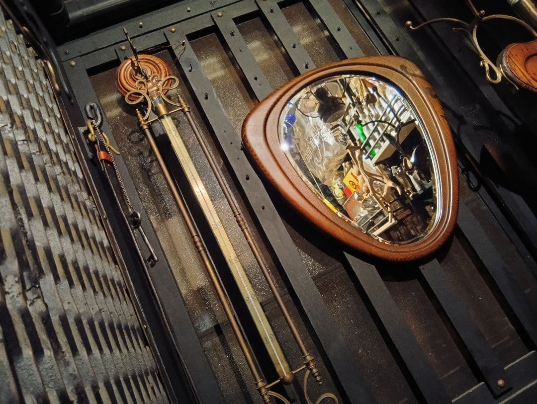 1970's　北欧モダン　トライアングル　ウォールナット　ミラー　壁掛け鏡