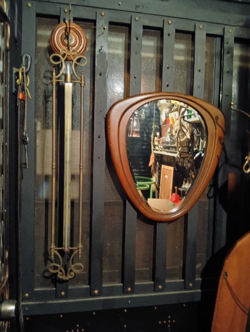 1970's　北欧モダン　トライアングル　ウォールナット　ミラー　壁掛け鏡