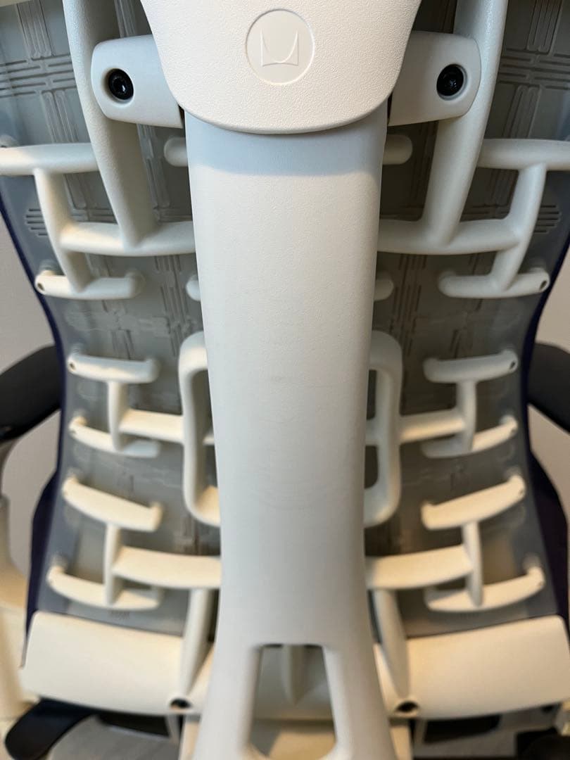 ハーマンミラー　エンボディチェア　ホワイト ネイビー