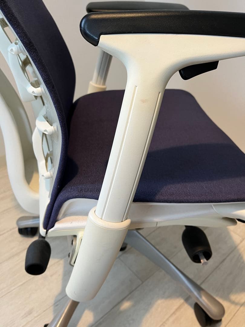 ハーマンミラー　エンボディチェア　ホワイト ネイビー
