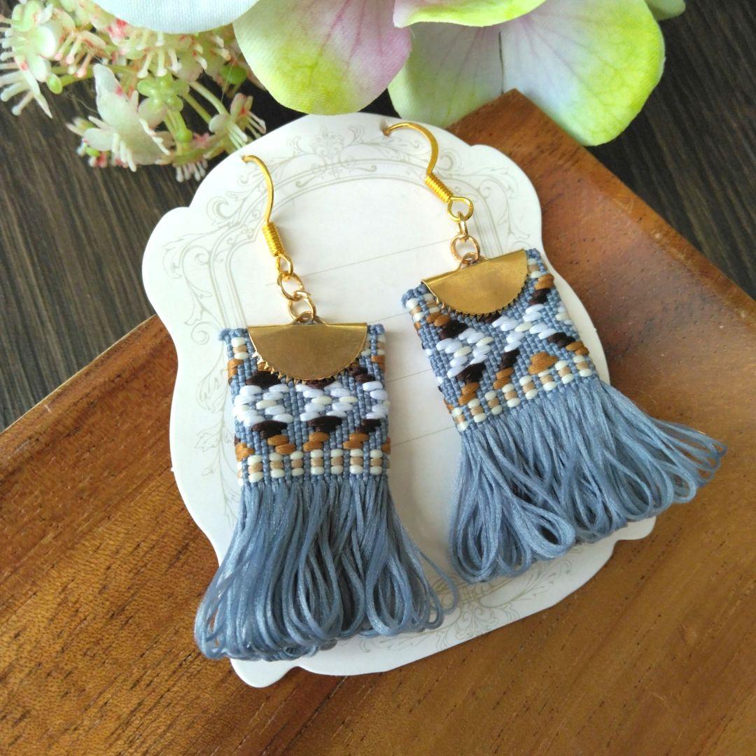 再26　ブルー　グレー　フリンジ　ピアス　イヤリング　秋　タッセル　オルテガ柄