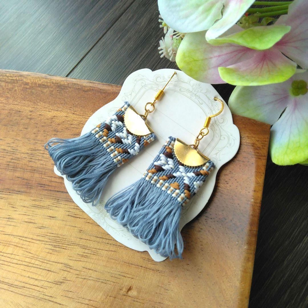 再26　ブルー　グレー　フリンジ　ピアス　イヤリング　秋　タッセル　オルテガ柄