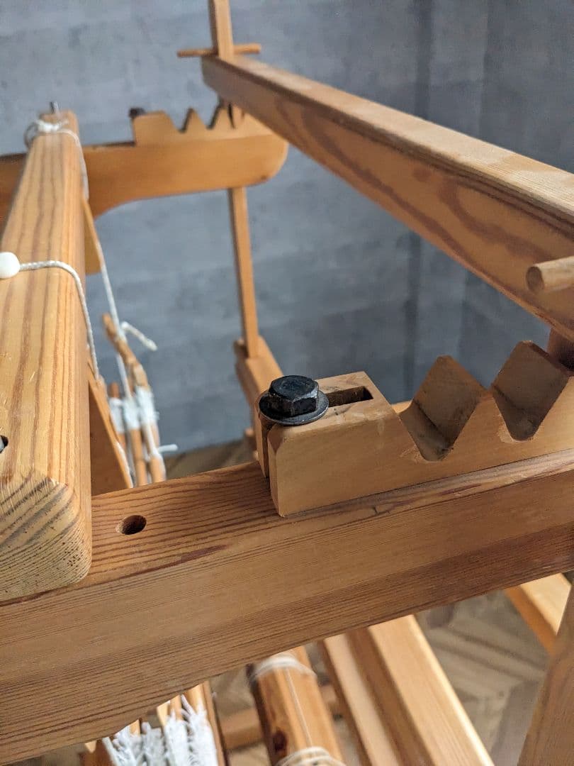 織り機 グリモクラ スウェーデン 4枚綜絖 6本踏み木 織機 足踏み