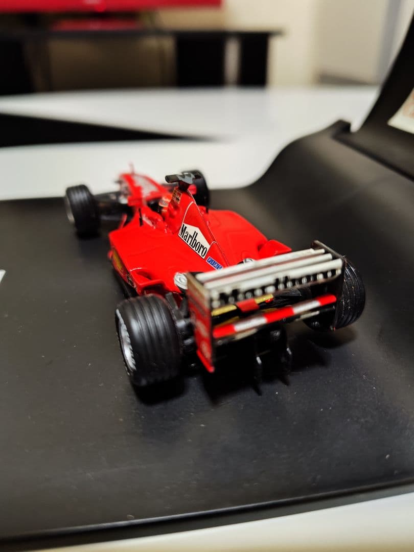 ミハエル・シューマッハ　1/43フェラーリF1−2000