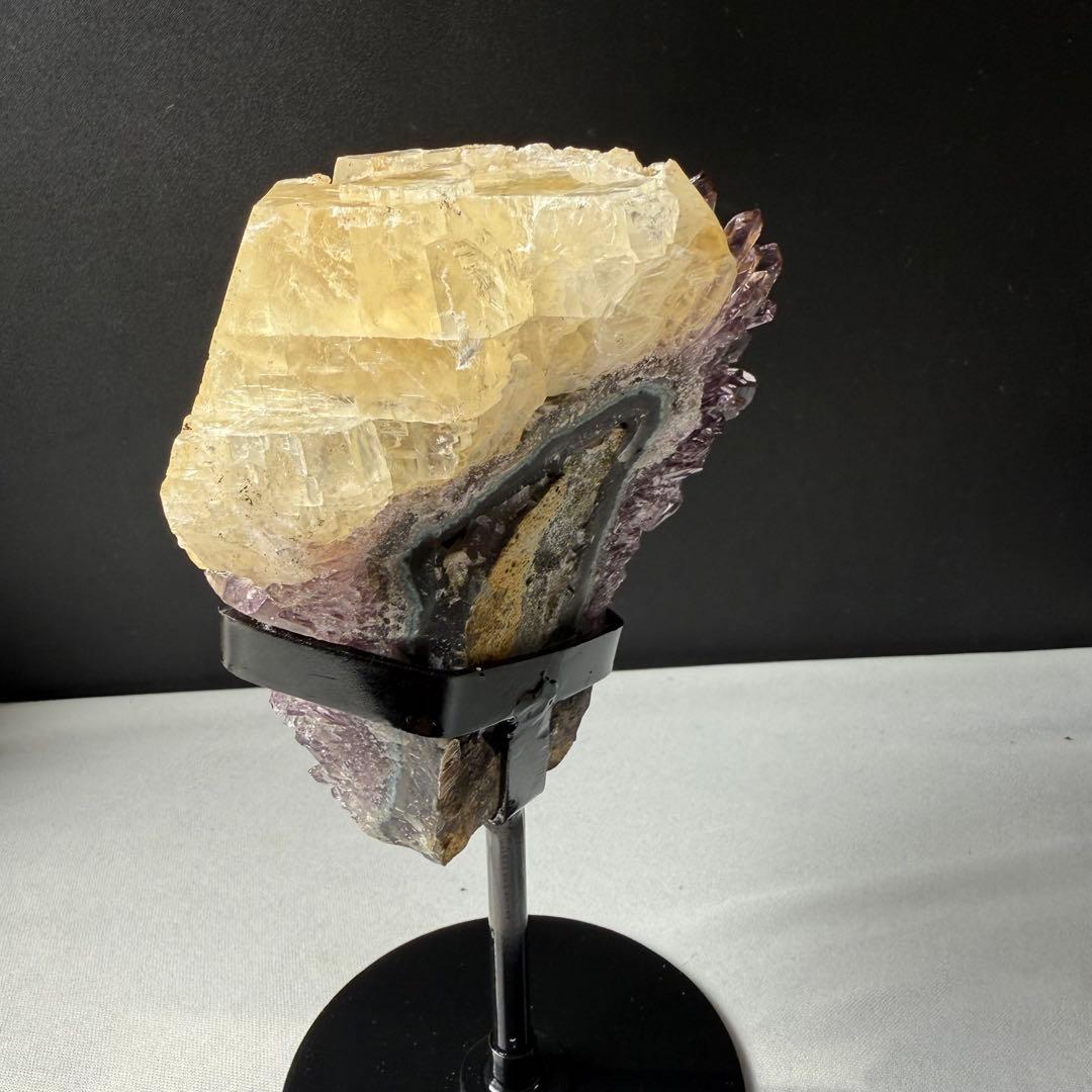 天然石カルサイト共生アメジストの原石 置物 鉱物NO.020613 - メルカリ