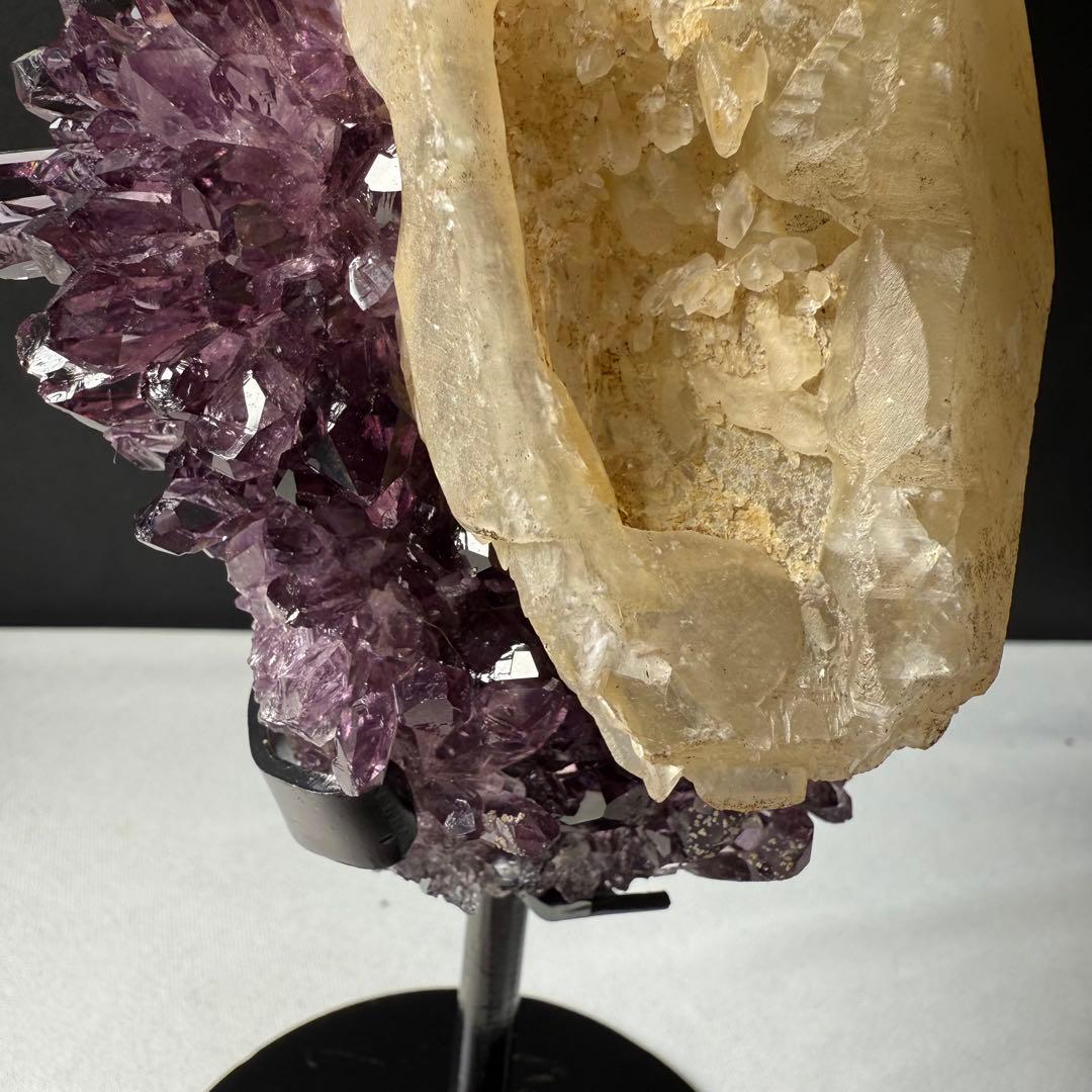 天然石カルサイト共生アメジストの原石 置物 鉱物NO.020613 - メルカリ