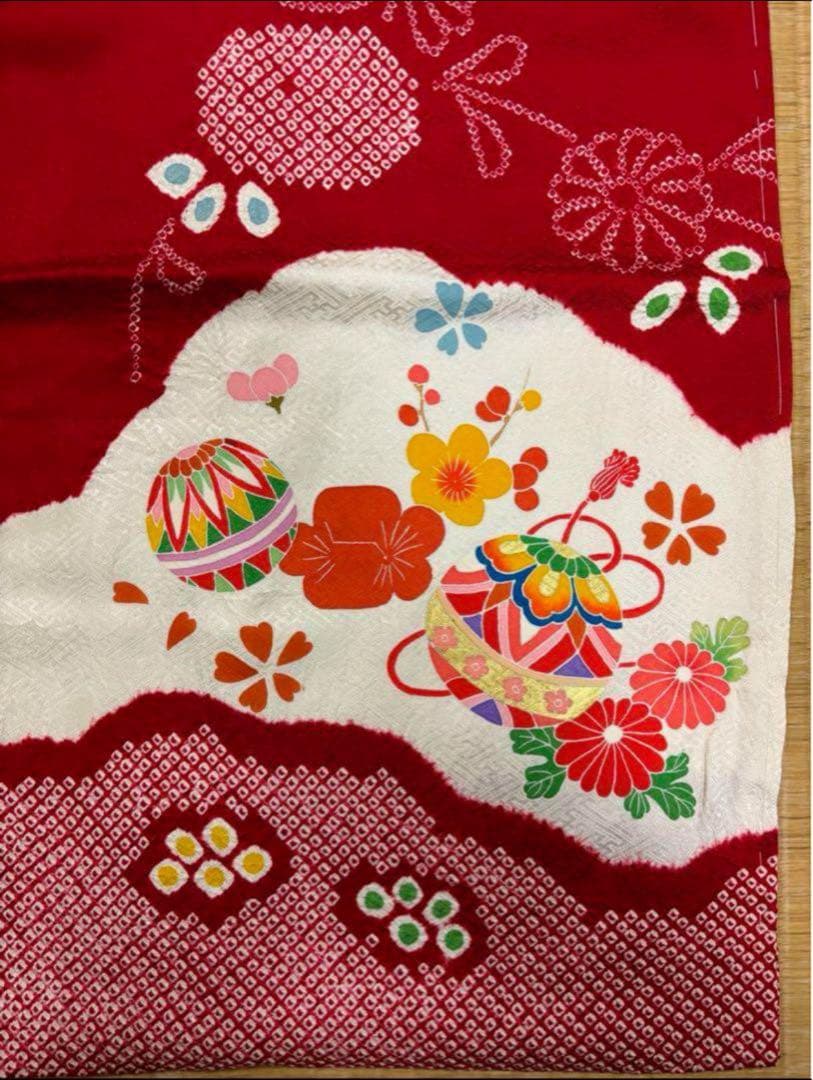 七五三　三ツ身女の子着物　正絹　仮絵羽　赤　豪華絞り　可愛い手毬柄　梅　鈴