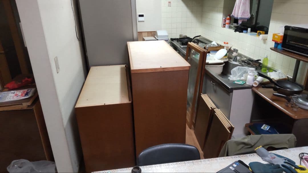 大型ブラウン木製食器棚 ガラス扉付き（引取限定。東京都東大和市）