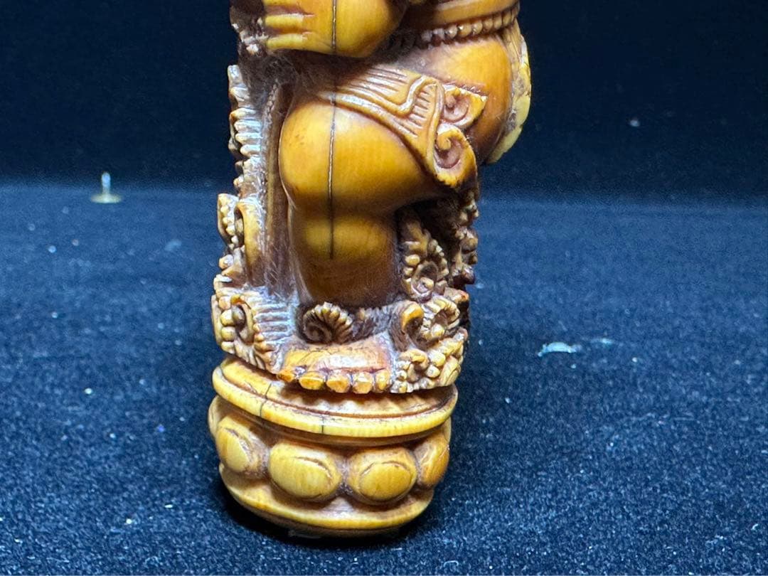 極上　置物　根付　神様　天然素材　彫刻 　細密細工　骨董　アンティーク