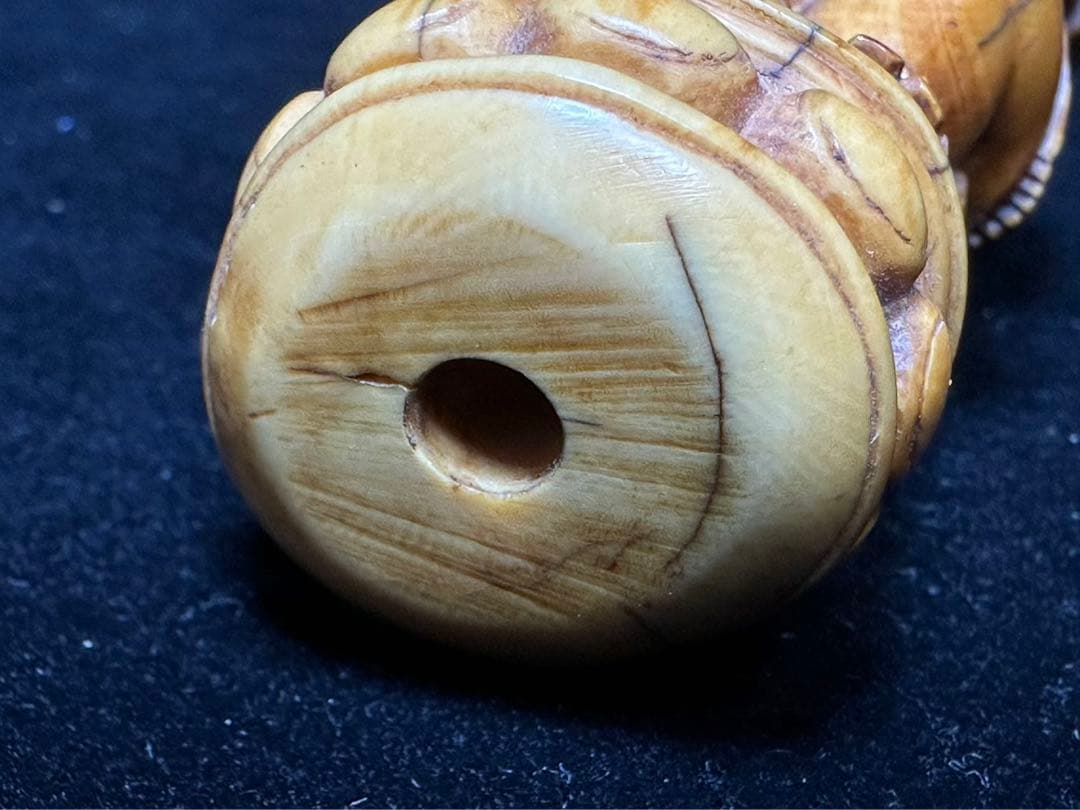 極上　置物　根付　神様　天然素材　彫刻 　細密細工　骨董　アンティーク