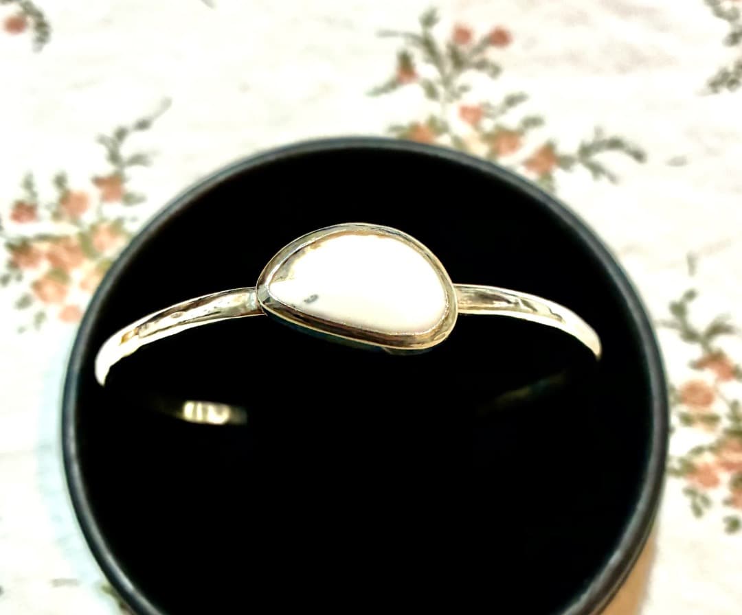 【美品】accessorys mau シルバーバングル ホワイトバッファロー