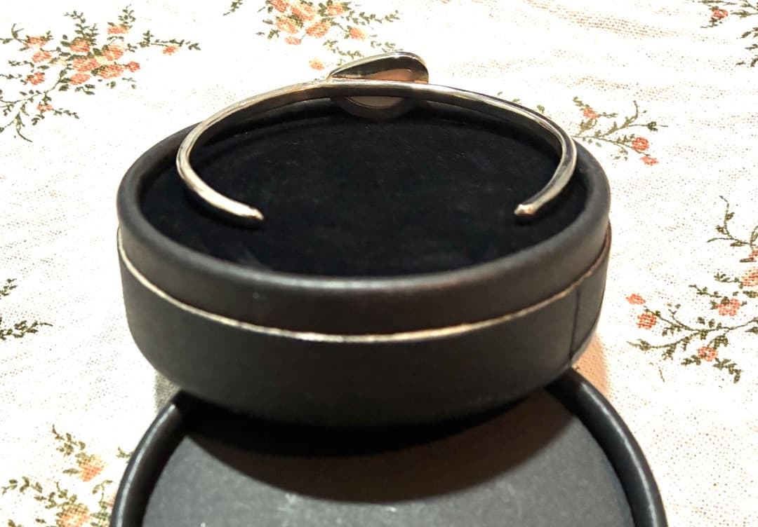 【美品】accessorys mau シルバーバングル ホワイトバッファロー