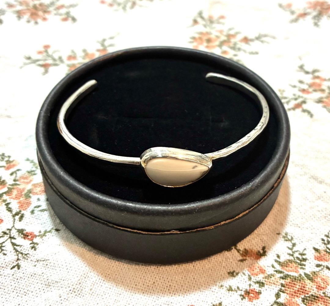 【美品】accessorys mau シルバーバングル ホワイトバッファロー