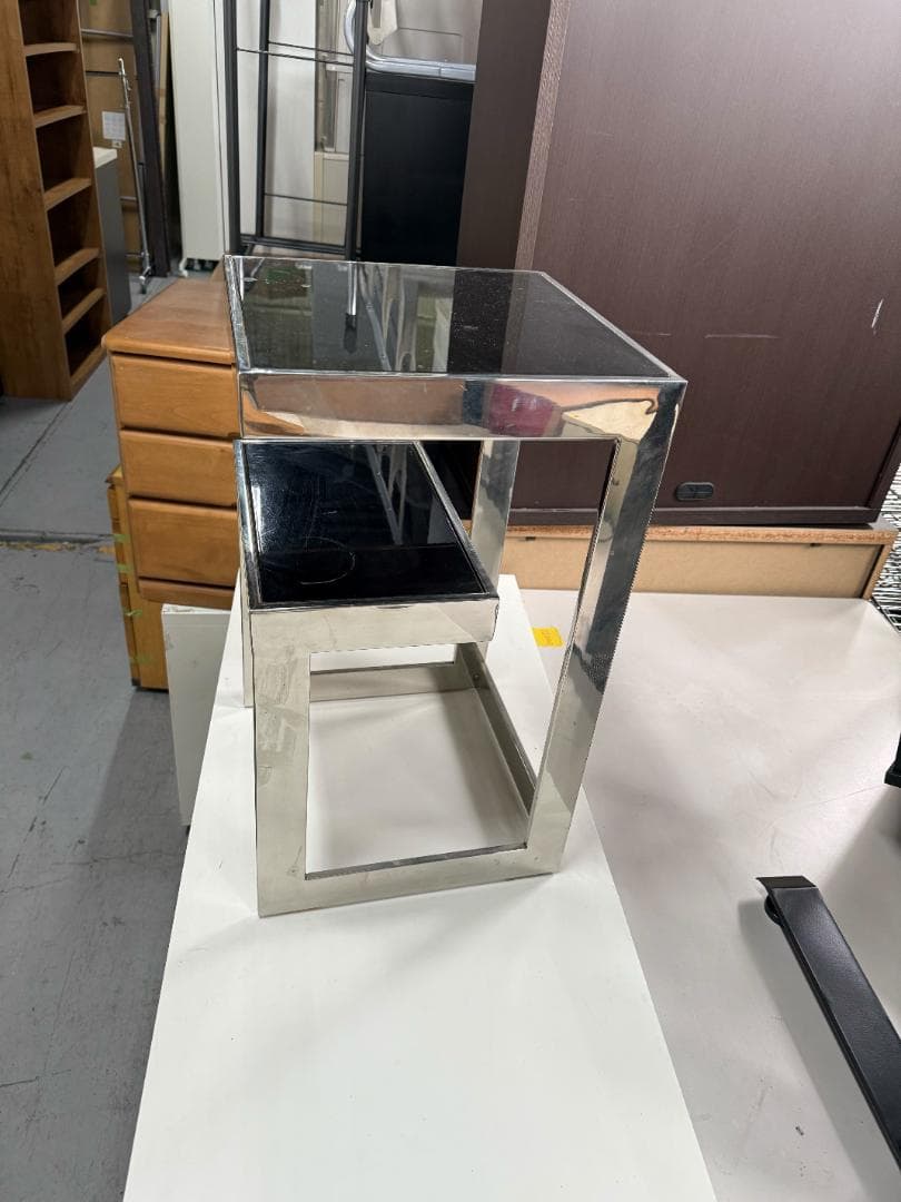 メタル製二段式テーブル 黒色ガラス天板付き 221