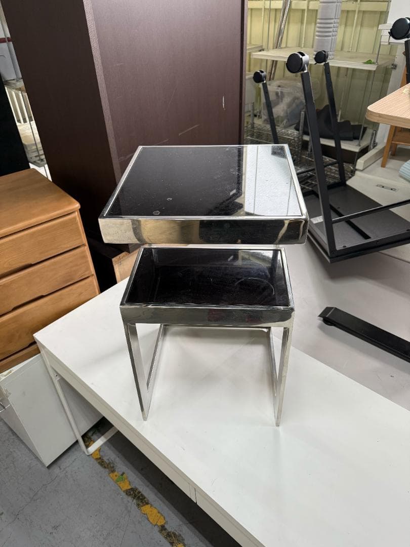 メタル製二段式テーブル 黒色ガラス天板付き 221