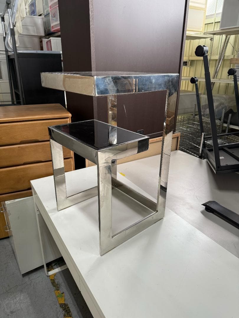 メタル製二段式テーブル 黒色ガラス天板付き 221