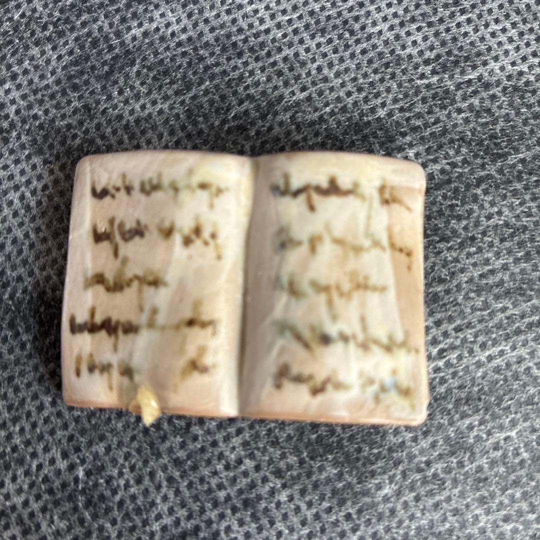 リヤドロ 陶器製女性 フィギュリン