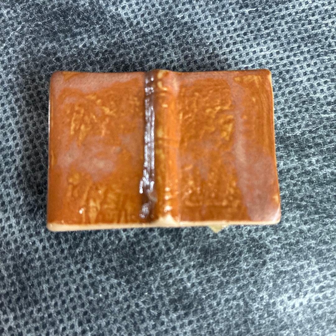 リヤドロ 陶器製女性 フィギュリン