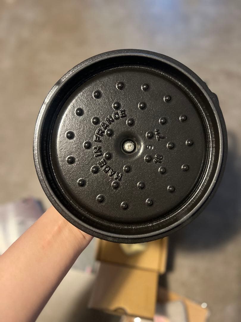 新品　ハートノブ、限定つかみ付き　ストウブ ラウンド 鍋　18cm ブラック